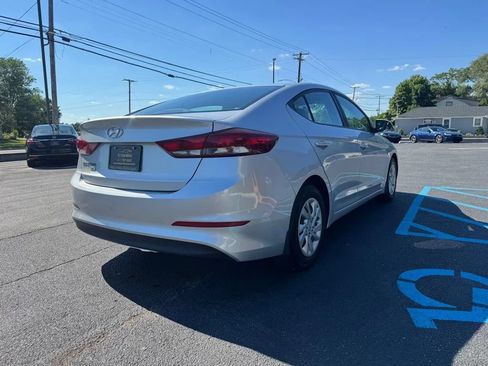 Used 2018 Hyundai Elantra SE FWD image 3