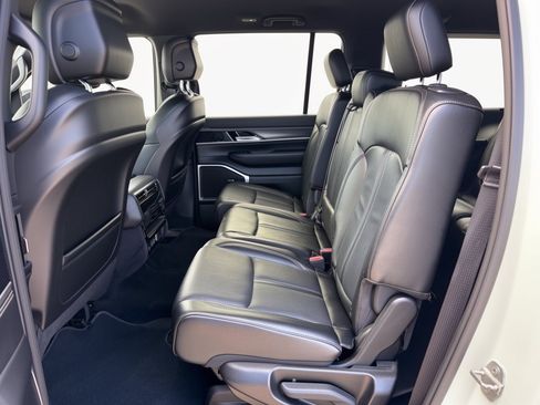 Used 2024 Jeep Wagoneer L Series II w/ Flexible Seating Group RWD image 25
