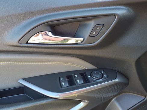 Certified 2025 Chevrolet Trax ACTIV w/ Sunroof Package image 11