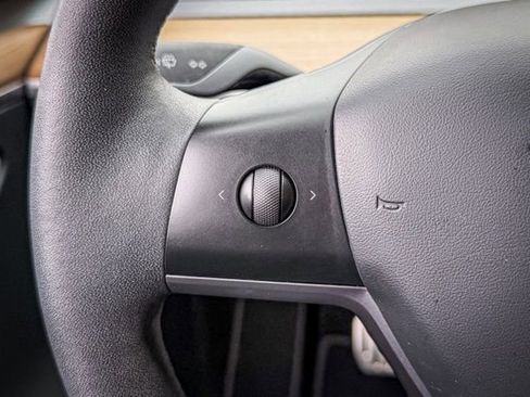 Used 2023 Tesla Model Y Performance image 29