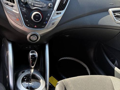 Used 2017 Hyundai Veloster Value Edition FWD image 10