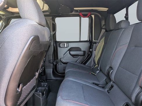 Used 2024 Jeep Gladiator Rubicon w/ Technology Group image 13