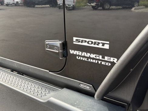 Used 2016 Jeep Wrangler Unlimited Sport w/ Quick Order Package 24S AWD/4WD image 35