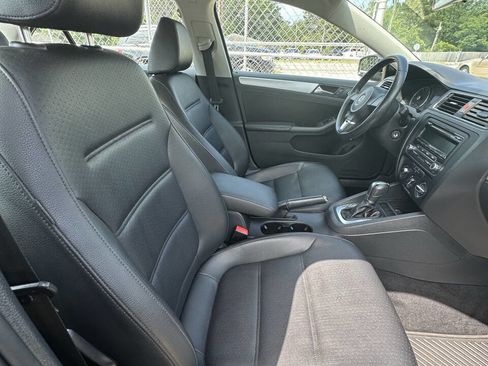 Used 2013 Volkswagen Jetta SE FWD image 19