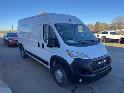 New 2025 RAM ProMaster 2500 w/ Convenience Group FWD image 4