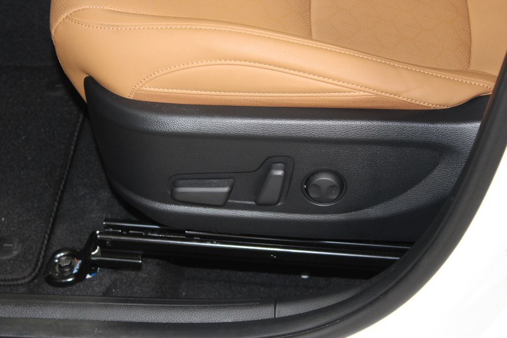 Used 2025 Kia Seltos EX w/ EX Sunroof Package FWD image 14