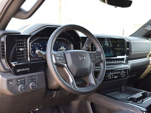 Used 2024 Chevrolet Silverado 2500 ZR2 w/ Technology Package image 10