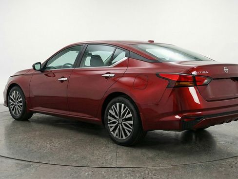 Used 2025 Nissan Altima 2.5 SV image 6