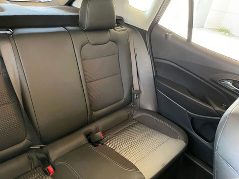 Used 2025 Chevrolet Trax LT FWD image 36