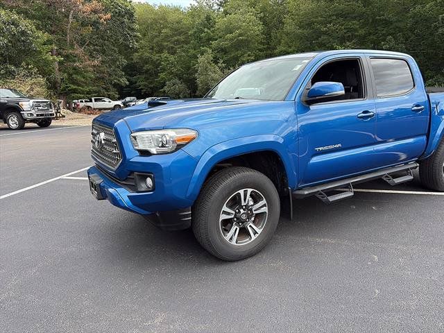 Used 2016 Toyota Tacoma TRD Sport w/ Towing Package AWD/4WD image 10