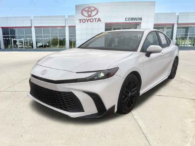 Used 2025 Toyota Camry SE FWD image 7