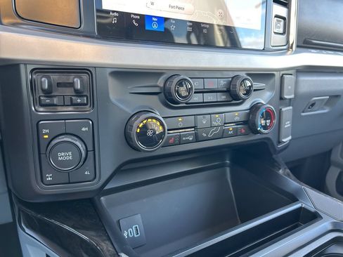 New 2026 Ford F250 XLT w/ XLT Premium Package AWD/4WD image 31