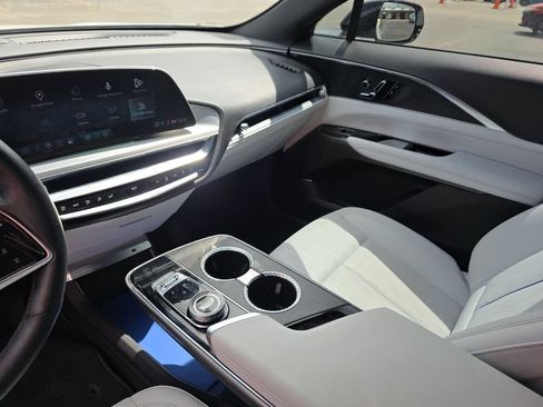 Used 2024 Cadillac Lyriq Luxury RWD image 6