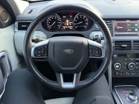 Used 2016 Land Rover Discovery Sport SE image 10