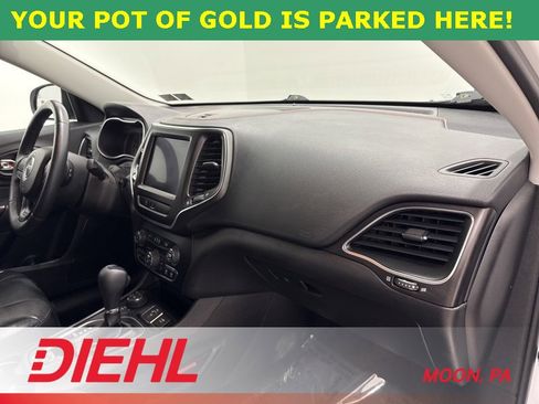 Used 2019 Jeep Cherokee Trailhawk image 18