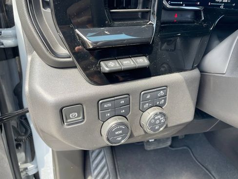 Used 2025 Chevrolet Silverado 1500 ZR2 w/ Technology Package AWD/4WD image 23