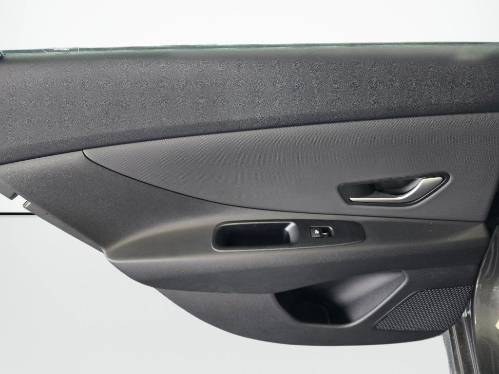 New 2026 Hyundai Elantra Limited FWD image 34