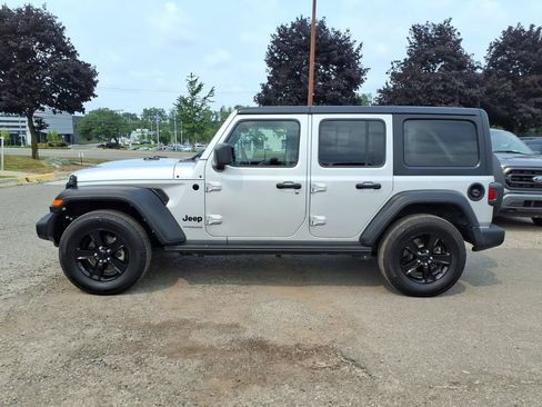 Used 2022 Jeep Wrangler Unlimited Sport AWD/4WD image 2