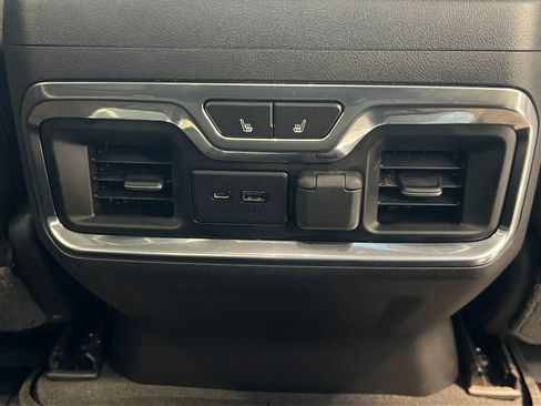 Used 2021 Chevrolet Silverado 1500 LTZ AWD/4WD image 32
