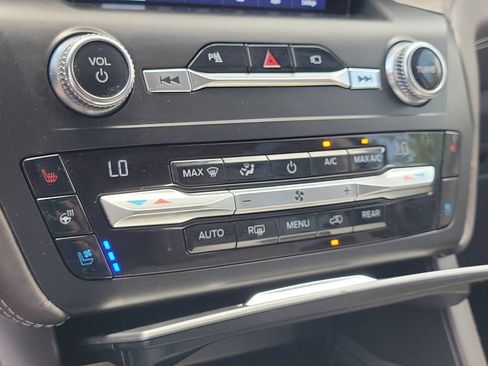 Used 2020 Ford Explorer Platinum w/ Premium Technology Package AWD/4WD image 27