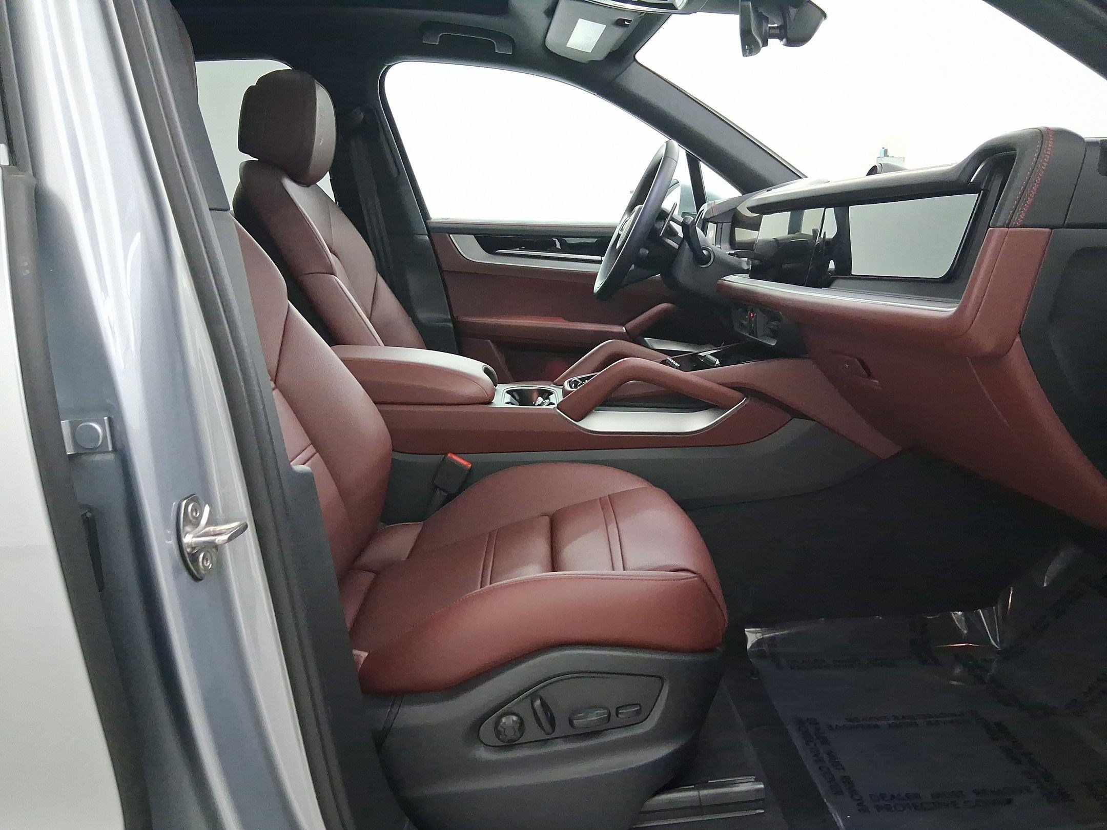 Used 2026 Porsche Cayenne AWD/4WD image 25