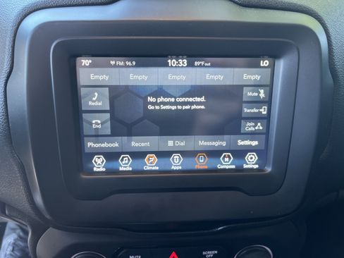 Used 2018 Jeep Renegade Latitude FWD image 14