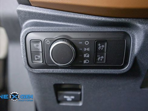 Used 2024 Ford Bronco Outer Banks AWD/4WD image 13