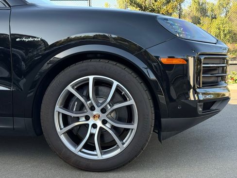 New 2025 Porsche Cayenne E-Hybrid Coupe AWD/4WD image 12