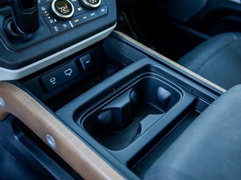 Used 2023 Land Rover Defender 110 S image 11