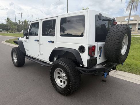 Used 2015 Jeep Wrangler Unlimited Rubicon w/ Connectivity Group AWD/4WD image 5