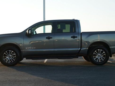 Used 2024 Nissan Titan SV w/ SV Convenience Package image 8
