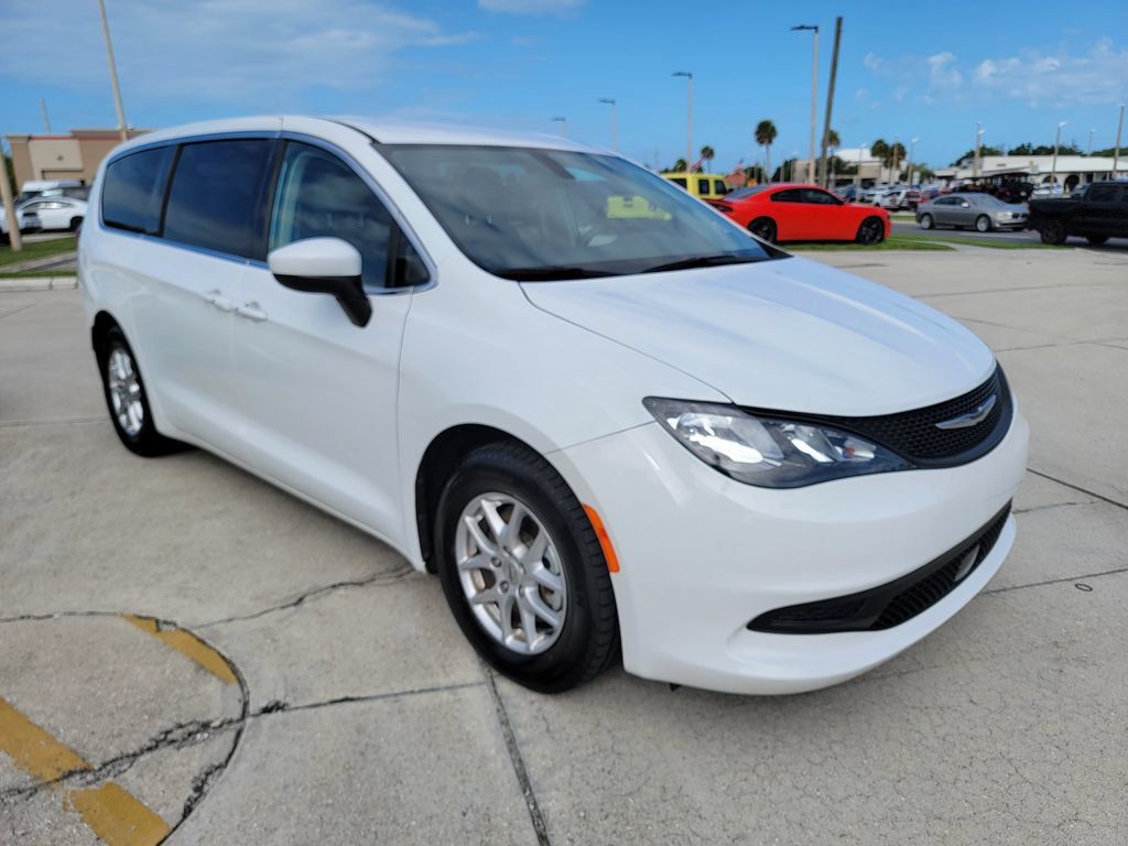 Used 2022 Chrysler Voyager LX FWD image 7