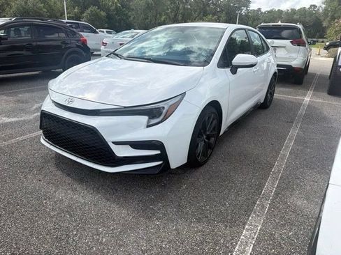 Used 2026 Toyota Corolla SE FWD image 1
