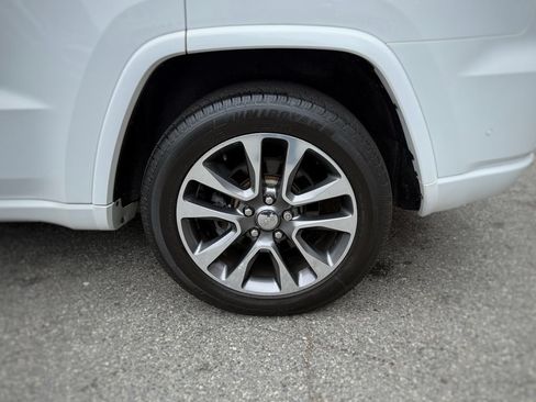 Used 2018 Jeep Grand Cherokee Overland AWD/4WD image 14