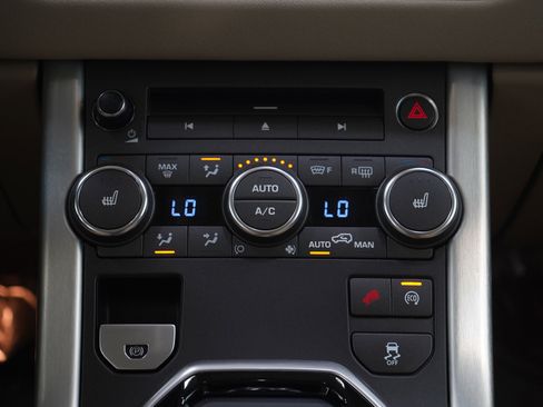 Used 2015 Land Rover Range Rover Evoque Pure image 17