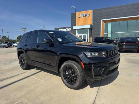 New 2026 Jeep Grand Cherokee Altitude RWD image 1