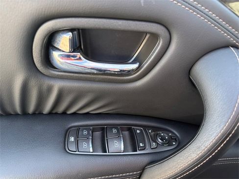 Used 2024 Nissan Armada Platinum image 28