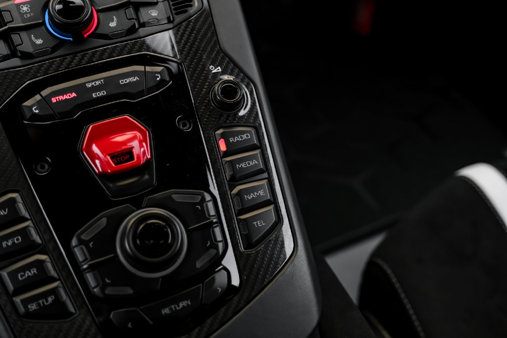 Used 2020 Lamborghini Aventador SVJ AWD/4WD image 28