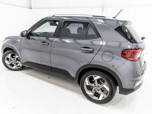 Used 2023 Hyundai Venue SEL FWD image 6