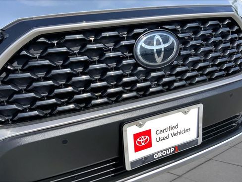 Used 2023 Toyota Corolla Cross XLE w/ Convenience Package FWD image 29