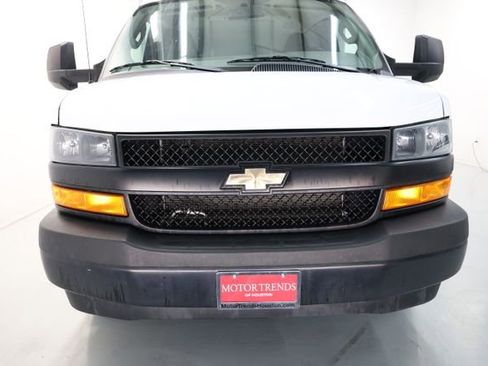 Used 2022 Chevrolet Express 3500 w/ Driver Convenience Package RWD image 33