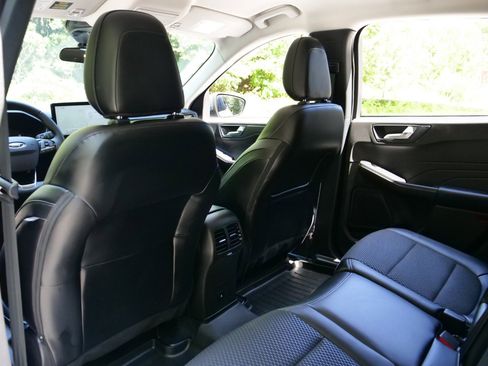 Used 2024 Ford Escape SE image 29