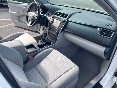 Used 2015 Toyota Camry LE image 28