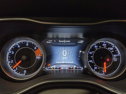 Used 2019 Jeep Cherokee Limited FWD image 23