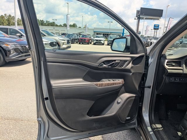 Used 2023 GMC Acadia Denali w/ Denali Technology Package FWD image 11