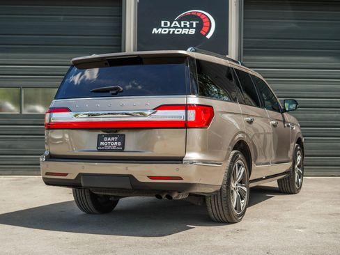 Used 2019 Lincoln Navigator Reserve AWD/4WD image 7