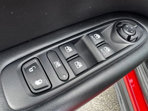 Used 2018 Jeep Compass Sport AWD/4WD image 19