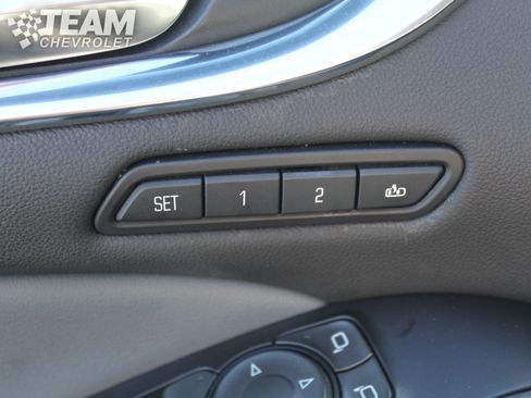 Used 2018 Buick Enclave Premium w/ Experience Buick Package AWD/4WD image 11