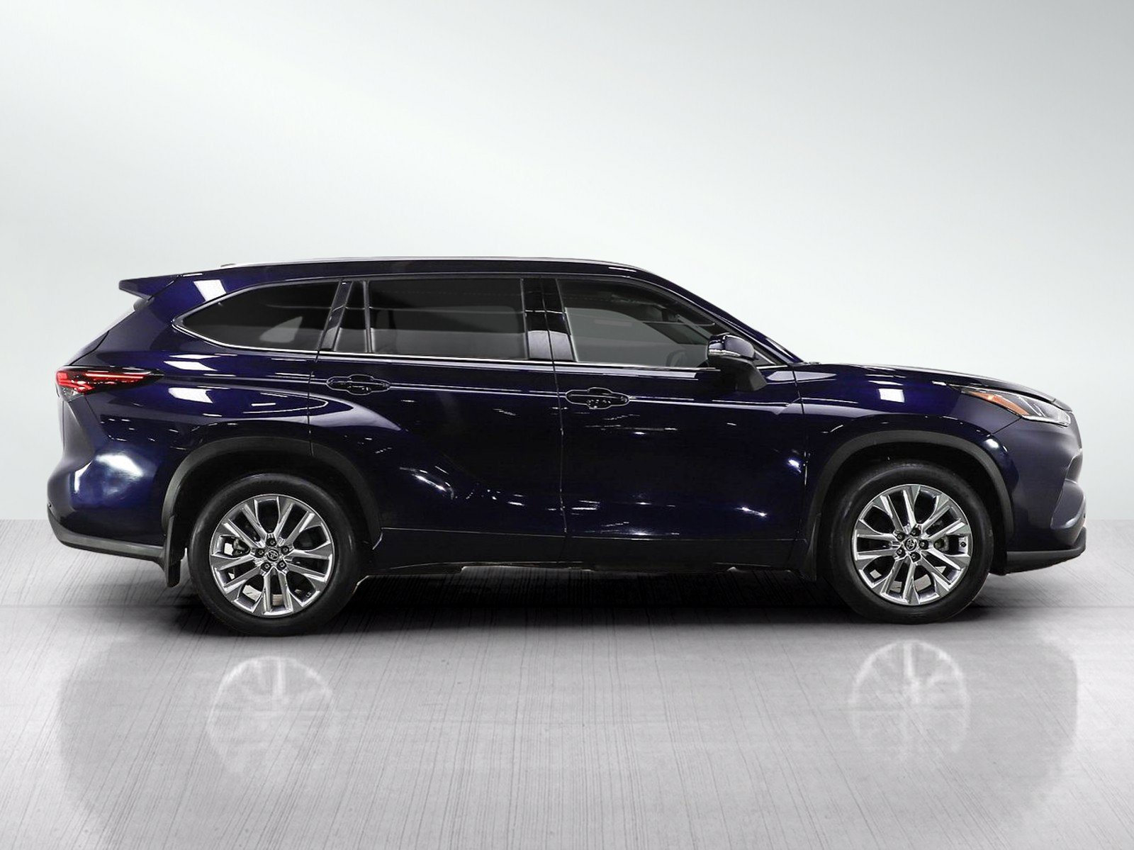 Used 2025 Toyota Highlander Limited AWD/4WD image 6
