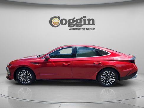 Certified 2024 Hyundai Sonata Limited FWD image 2
